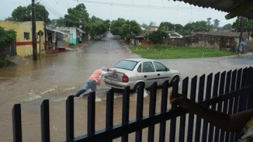 Chuvas voltam a alagar a Vila Esperana em fevereiro mais chuvoso do que o mesmo ms de 2018