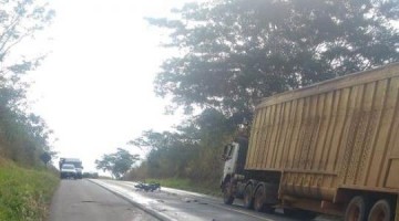 Motociclista morre ap�s cair em rodovia e ser atropelado por �nibus