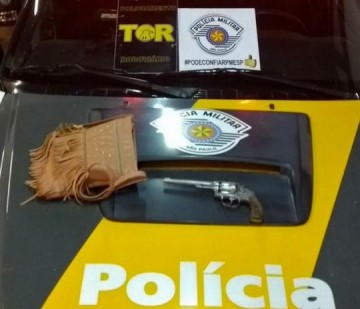 Fiscaliza��o policial apreende rev�lver com travesti de 17 anos dentro de �nibus