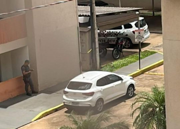 Jovem de 24 anos � presa acusada de matar o marido com facada no peito em Ara�atuba