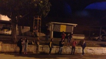 Pol�cia flagra �nibus de estudantes da Prefeitura de Osvaldo Cruz com superlota��o em Adamantina