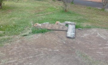 Morador do bairro Jos� Valter Siviero denuncia estragos em tr�s pra�as do conjunto