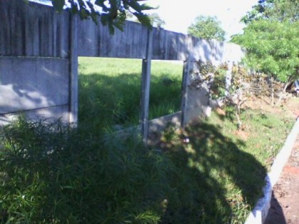 V�ndalos detonaram os muros do Parque do Povo_Foto de Adilson Mathias