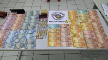 Dupla � detida pela pol�cia suspeita de tr�fico de drogas em Mar�lia