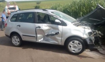 Carro e caminh�o se envolvem em acidente na SP-294, no trecho Iacri � Parapu�