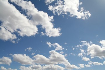 S�bado com aberturas de sol e aumento de nuvens