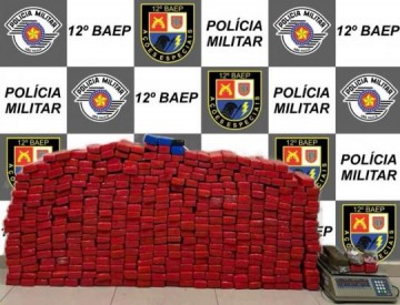 Entregador � preso com mais de 400 tijolos de maconha em Ara�atuba