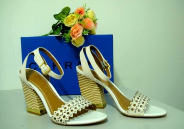 Descontrole Modas est� com novidades em cal�ados Vicenza e Carrano