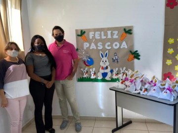 Rotaract Clube realiza entrega de presentes em tr�s projetos diferentes do SOS