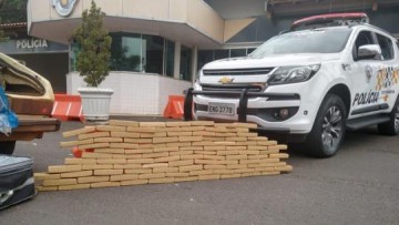 Casal � preso com mais de 50 quilos de maconha no porta-malas de carro em Mar�lia