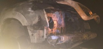 Fogo destr�i caminhonete na vicinal Osvaldo Cruz-Salmour�o