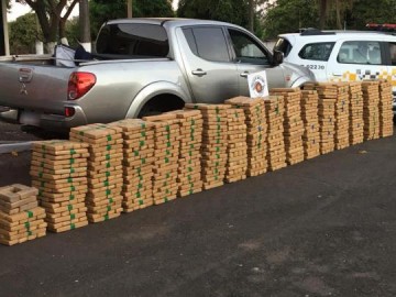 Carga de maconha � apreendida em caminhonete abordada na SP-294 em Dracena