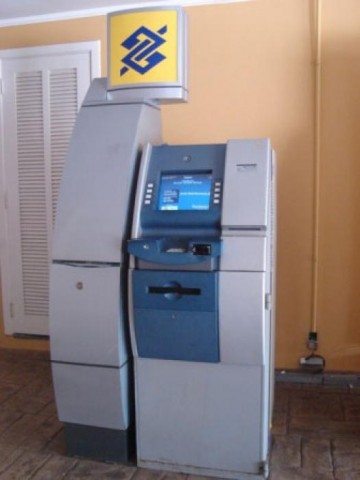 Ladr�es tentam furtar caixa eletr�nico do Banco do Brasil de Bastos