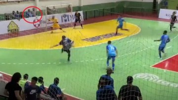 Torcedor leva bolada e vai a "nocaute" em partida de futsal em Dracena