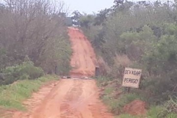 Proprietrios rurais da regio do Negrinha prometem ir ao Corpo de Bombeiros de OC hoje para interdio de ponte