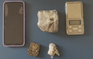 Pol�cia Militar de Osvaldo Cruz prende vizinhos por tr�fico de drogas no Jardim das Bandeiras