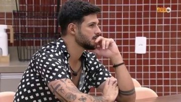 Ex-BBB Rodrigo Mussi precisa ser contido por m�dicos ao tentar deixar UTI nessa segunda-feira (18)