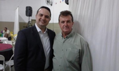 Roberto Amor ao lado do deputado federal Evandro Gussi, do PV. (Foto: Arquivo Pessoal)