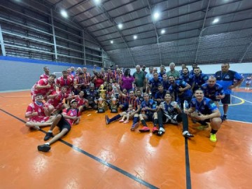 Amigos do Caio fatura Campeonato de F�rias de Futsal 2025 em Osvaldo Cruz