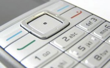 Homem � preso com celulares em flechas pr�ximo a pres�dio