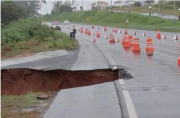 V�DEO: Aumenta a eros�o em na rodovia SP-294 de Quintana