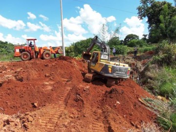 Prefeitura de Parapu� come�a obras para reparar estrada do Motel