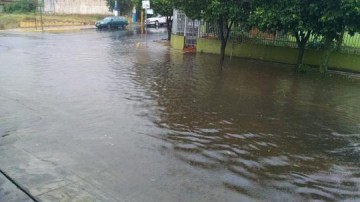 Dois dias de chuva e um novo ponto de alagamento
