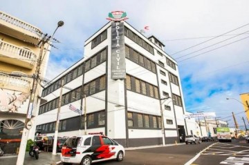 Homem � esfaqueado pelo filho ap�s agredir esposa em Mar�lia