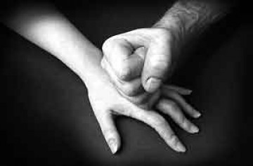 Marido coloca fogo na cortina por DVD