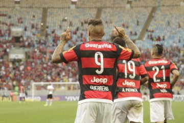Flamengo vence So Paulo de virada na estreia de Oswaldo de Oliveira