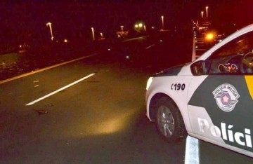 Caminhonete e moto se envolvem em acidente entre Parapu� e Tup�