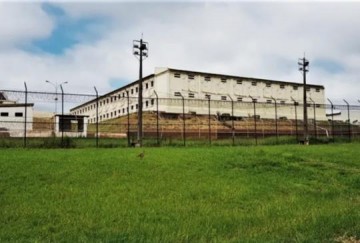 Agentes descobrem buraco em cela e evitam tentativa de fuga de presos em penitenci�ria de Bauru