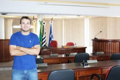 Presidente da C�mara, Eduardo Fatinanci, o Lambari, questiona argumentos de Carlos Ananias Junior para n�o realiza��o do carnaval (Foto: Jo�o Vin�cius | Grupo IMPACTO)