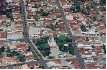 Em Rin�polis um motorista de NOVA ESPERAN�A/PR envolveu-se num acidente na vicinal do bairro BRI