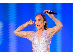 Ivete Sangalo � denunciada ao Minist�rio P�blico por dan�ar m�sica com crian�a