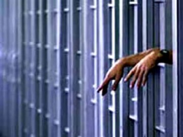 Ex-prefeito � condenado a 3 anos e meio de reclus�o