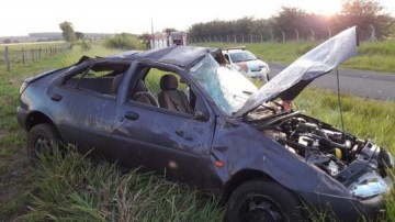 Capotamento de carro em vicinal deixa motorista ferido em Tup�