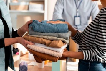 Uniformes escolares arrecadados na Campanha do Agasalho s�o redistribu�dos em Osvaldo Cruz