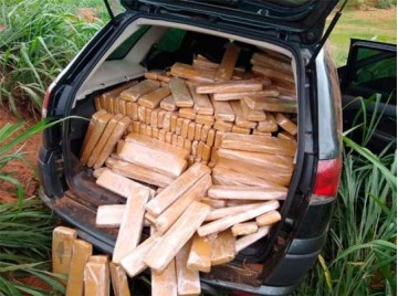 Pol�cia Rodovi�ria de Tup� apreende quase 400 tijolos de maconha em porta-malas de ve�culo