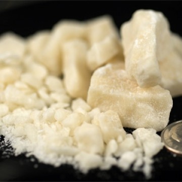 Homem � preso com crack e coca�na em Clementina