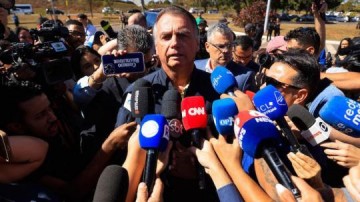 Pol�cia Federal considera irrelevante conte�do de pen drive encontrado no banheiro de Bolsonaro e foca no celular
