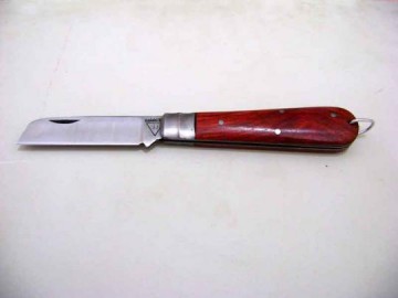 Carpinteiro  espancado e ferido com canivete por enteado