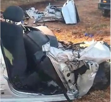 Homem morre em acidente entre carro e carreta com soja em Bilac