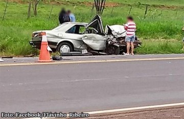 Grave acidente envolve carro e caminhonete em Bastos
