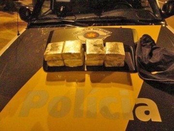 Pol�cia encontra 4 kg de maconha em bagagem de �nibus em Pres. Epit�cio