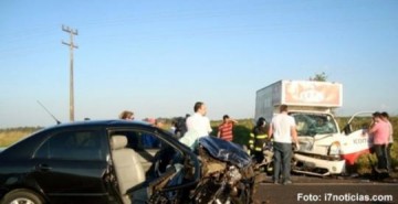 Acidente em rodovia deixa v�timas presas em ferragens