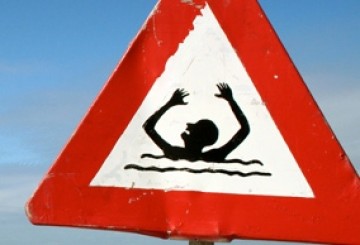 Mulher de 41 anos � encontrada morta em piscina