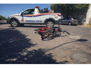 Idoso ferido grave em acidente entre carro e bicicleta el�trica estava � espera de vaga para transfer�ncia