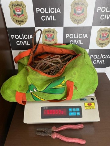Pol�cia Civil de Tup� prende homem em flagrante suspeito de furto de fios de cobre
