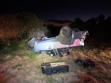 Motorista de Osvaldo Cruz fica ferido ap�s capotar ve�culo na SP 294 em Iacri